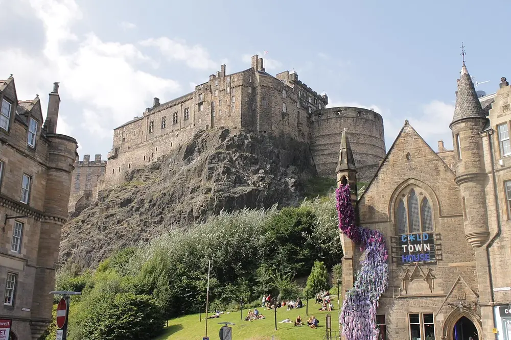 爱丁堡城堡 Edinburgh Castle – 俯瞰苏格兰首府爱丁堡，英国最著名的历史地标之一